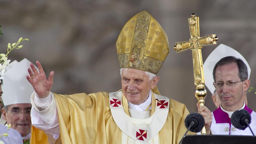 El Papa Benedicto XVI (José Alois Ratzinger) en la Basílica e Iglesia Expiatoria de la Sagrada Familia el 7 de noviembre de 2010 en Barcelona, España.