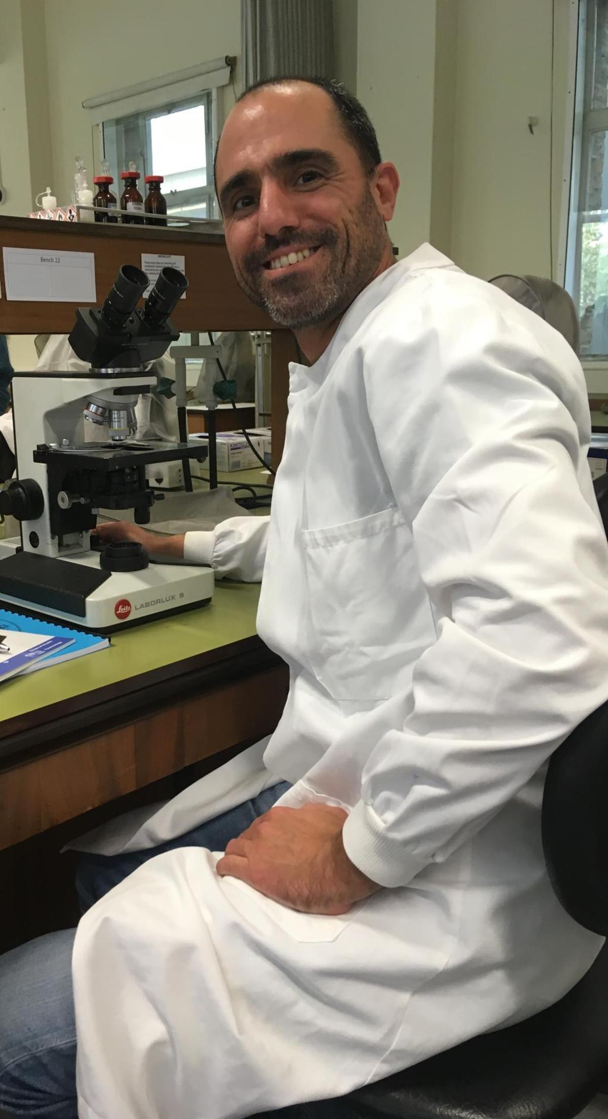 El árbitro malagueño que investiga en Oxford una vacuna contra el coronavirus