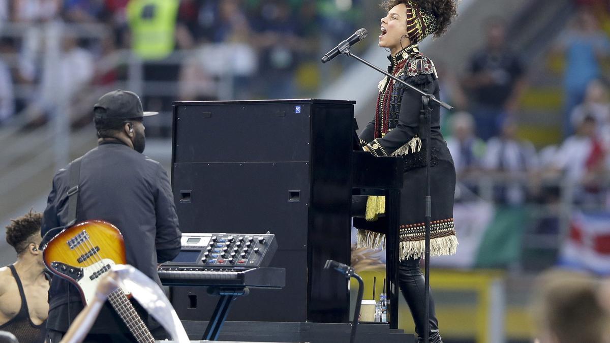 Alicia Keys en la final de la Champions League