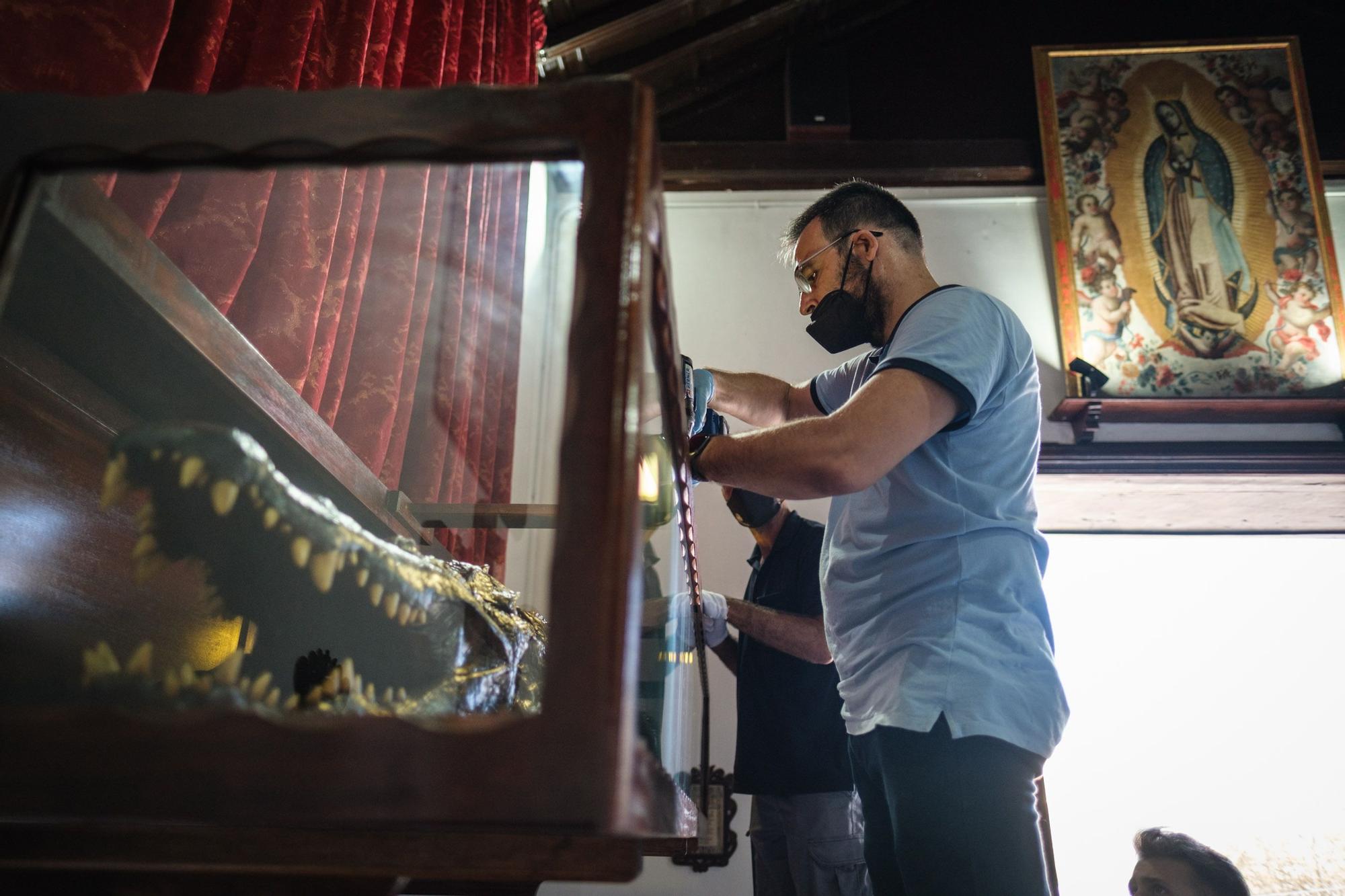 Traslado de la Virgen y el caimán de Las Angustias