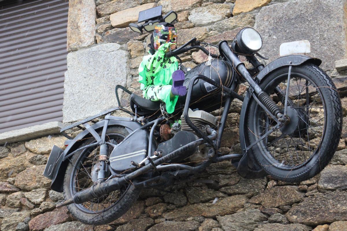"Pellizcos" bajo el aguanieve en los cencerros de Villanueva