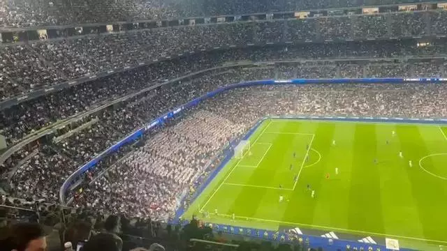Pitidos a Mbappé en el Bernabéu nada más salir a calentar