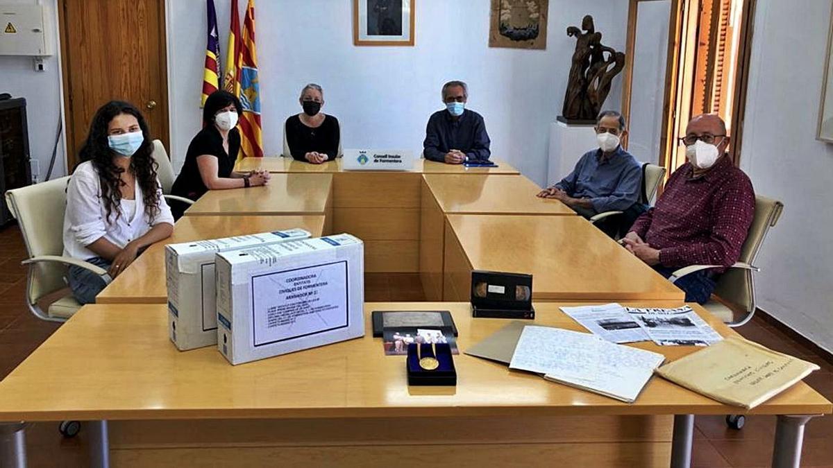 Imagen de la firma de la donación en el Consell de Formentera.  |  CONSELL DE FORMENTERA