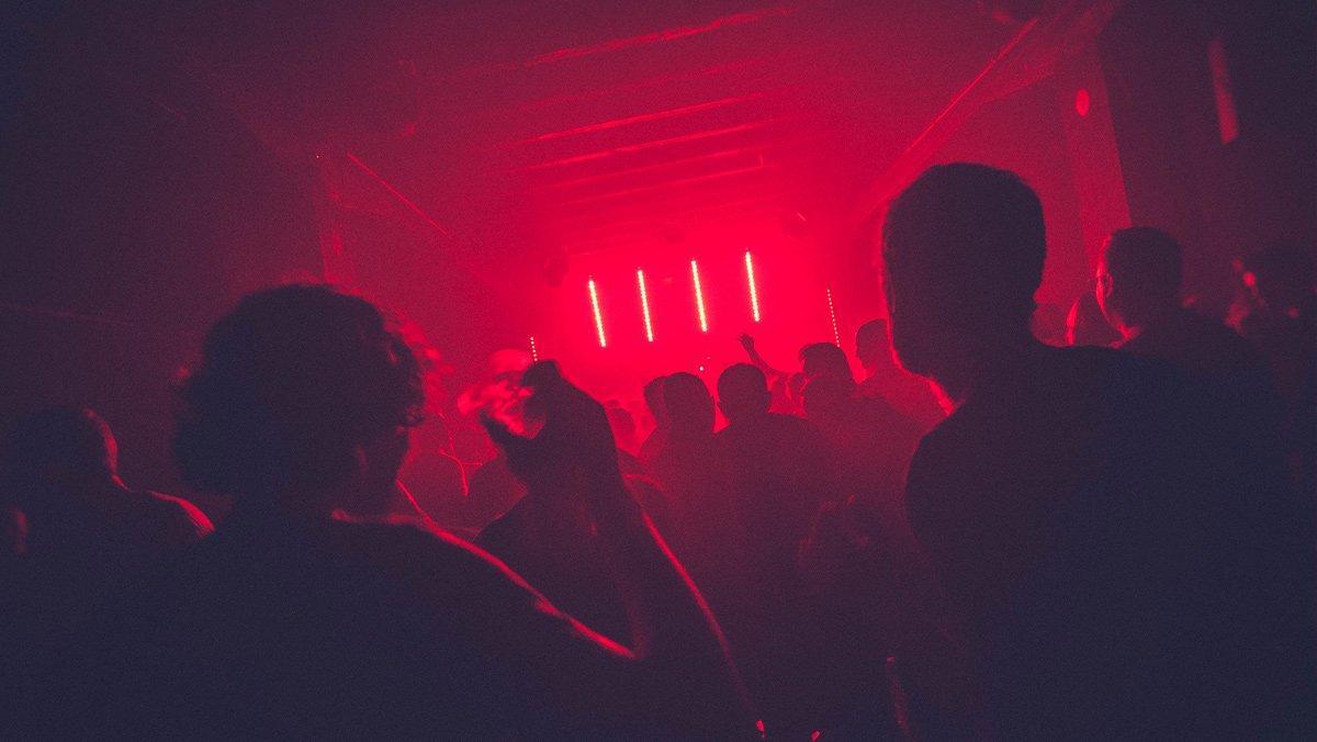 Interior de una discoteca.