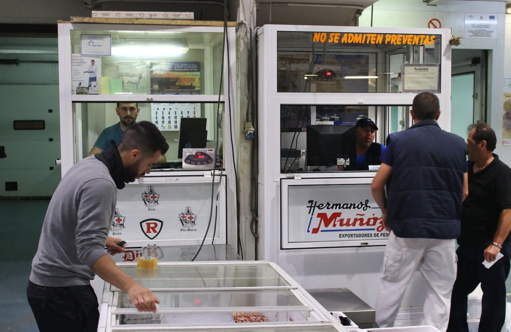 Así es un día de trabajo en la pescadería de Mercamálaga