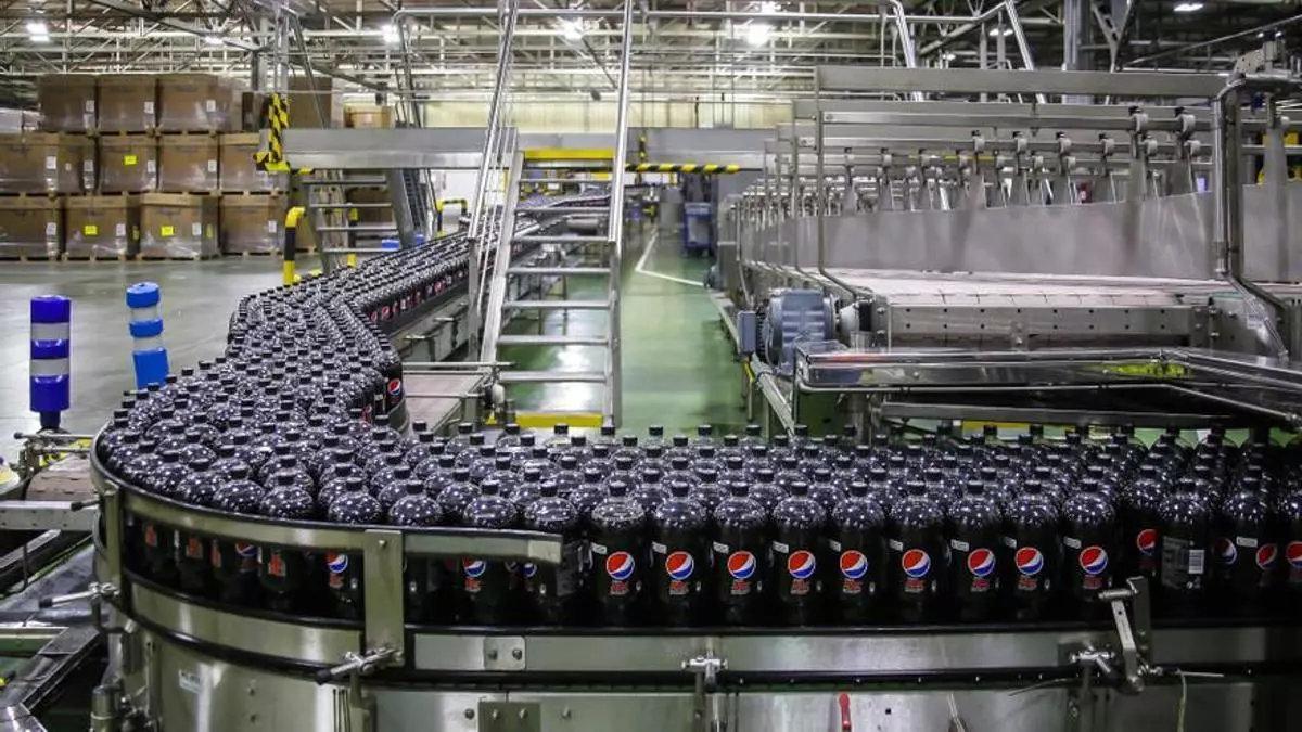 Una planta embotelladora del refresco Pepsi en una imagen de archivo.