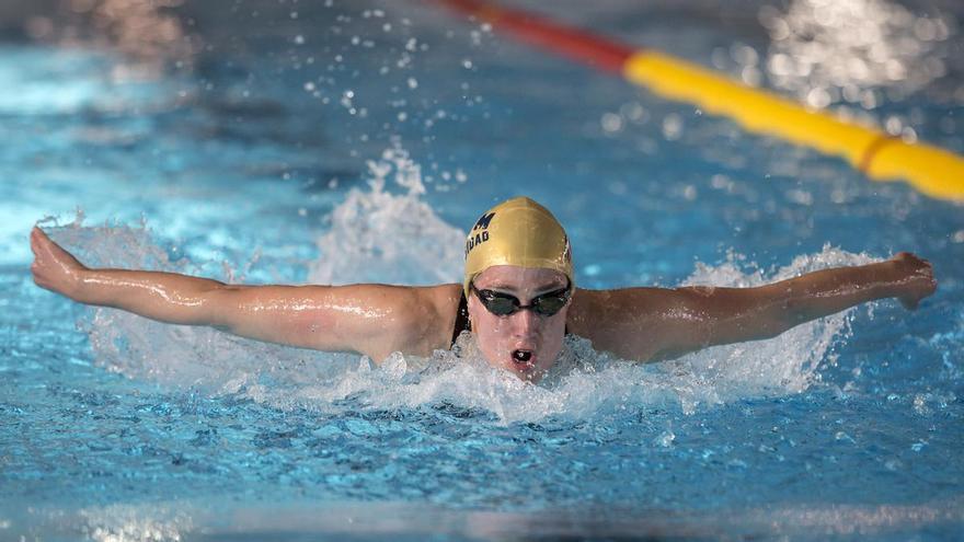 Mireia Belmonte logra su primera victoria de la temporada