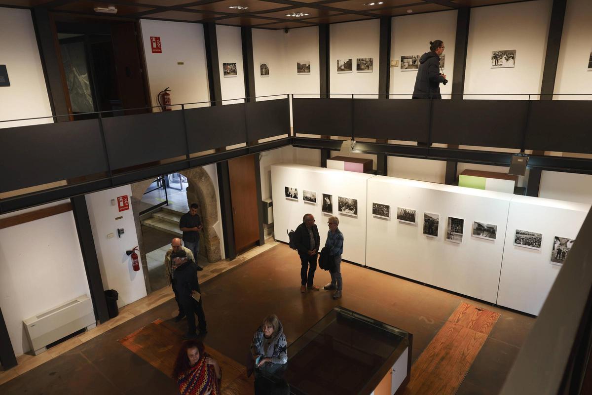 En imágenes: Inauguración de la exposición "Memoria fotográfica de la Asturias franquista"