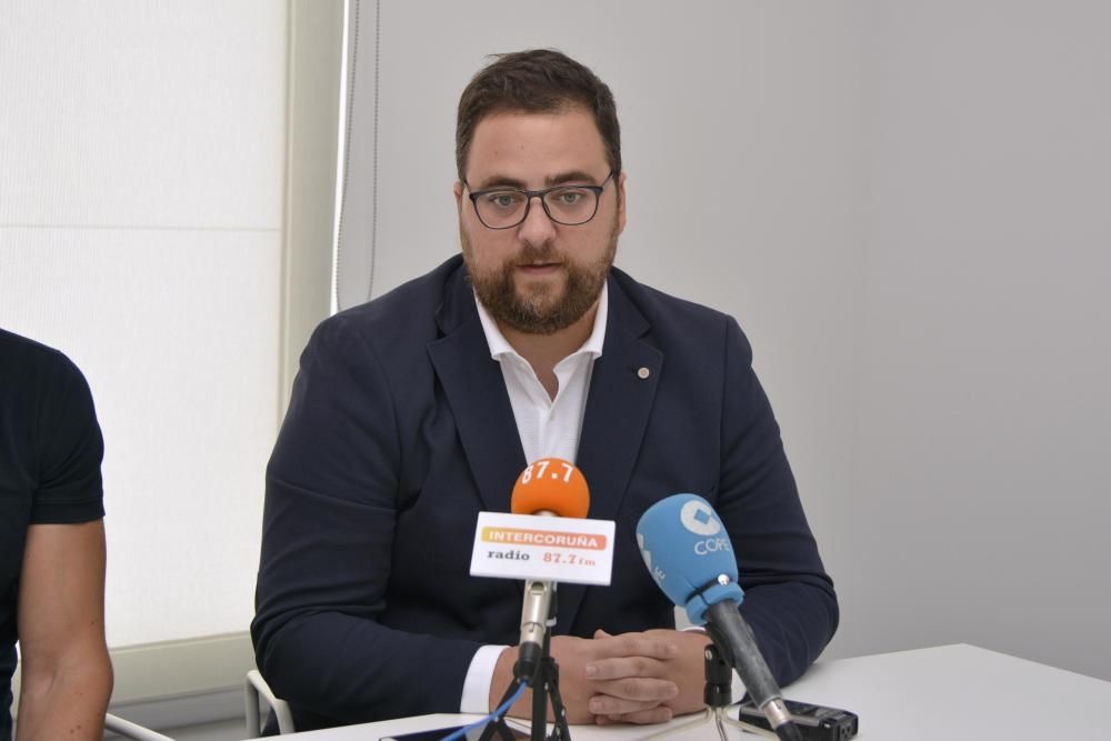 "Queremos ofrecer espectáculo y llenar el Palacio", afirmó el técnico durante la presentación.