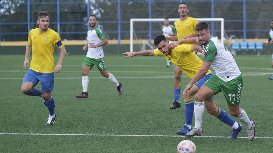 La angustia del filial de la UD: Borja Llarena falla un penalti y son superados por un Villa sin puntería (0-0)