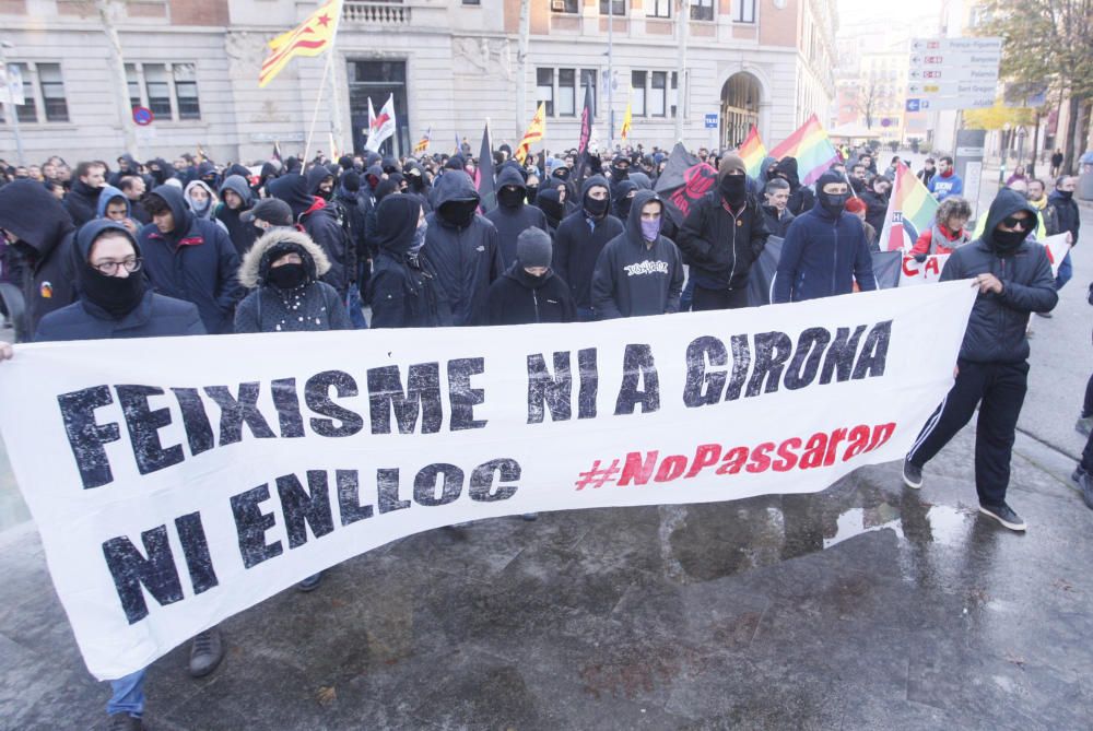 Manifestació contrària a l'acte de Borbonia a Girona pel Dia de la Constitució