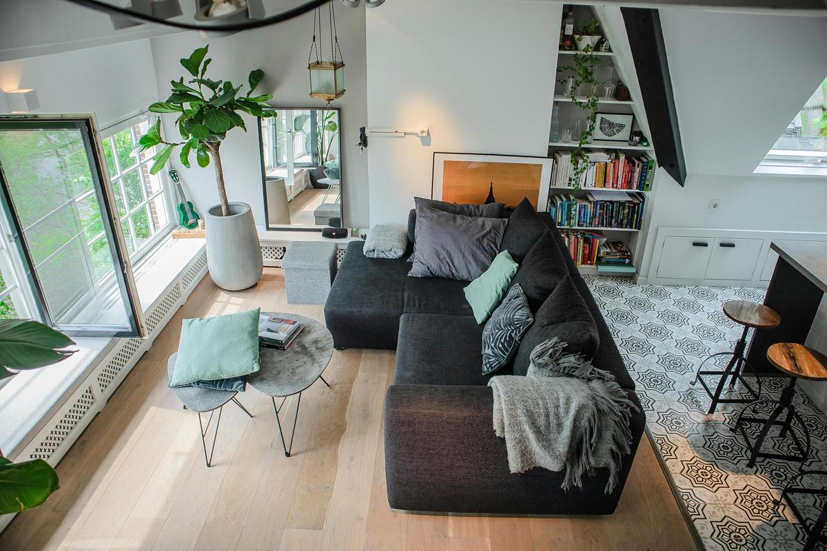 Grandes ventanales con luz natural y acceso a la naturaleza son claves en el diseñp 'hygge'