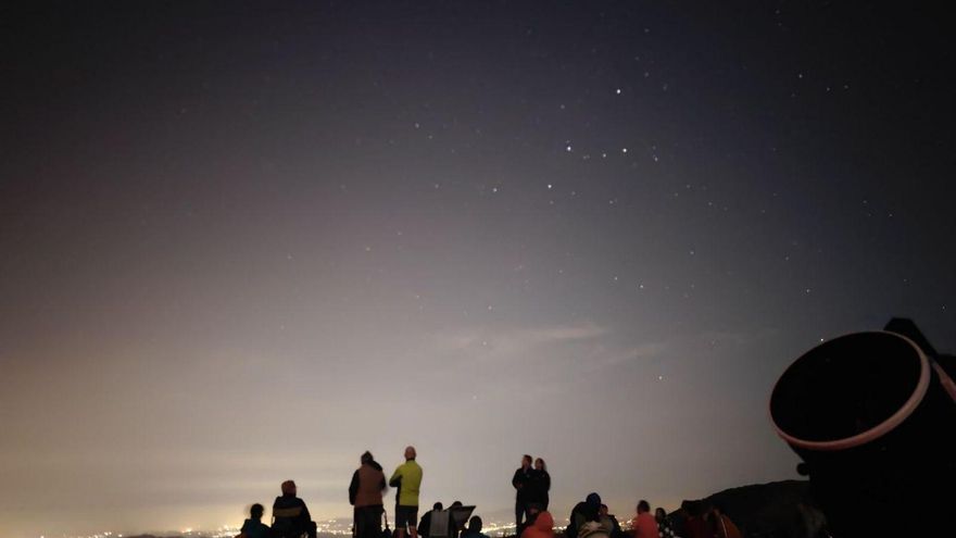 Mieres descubre las estrellas desde la falda del pico Polio