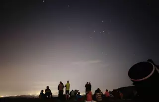 Mieres descubre las estrellas desde la falda del pico Polio