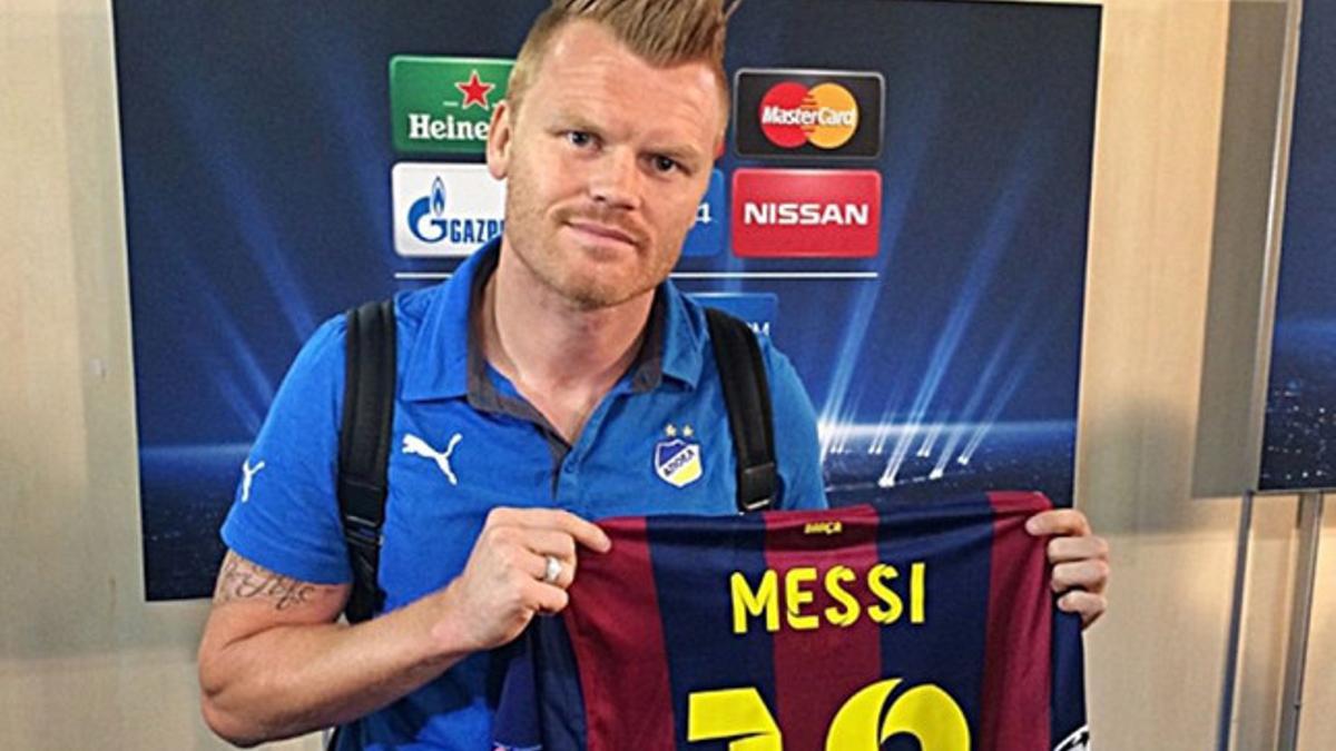 Riise luce orgulloso la camiseta de Messi