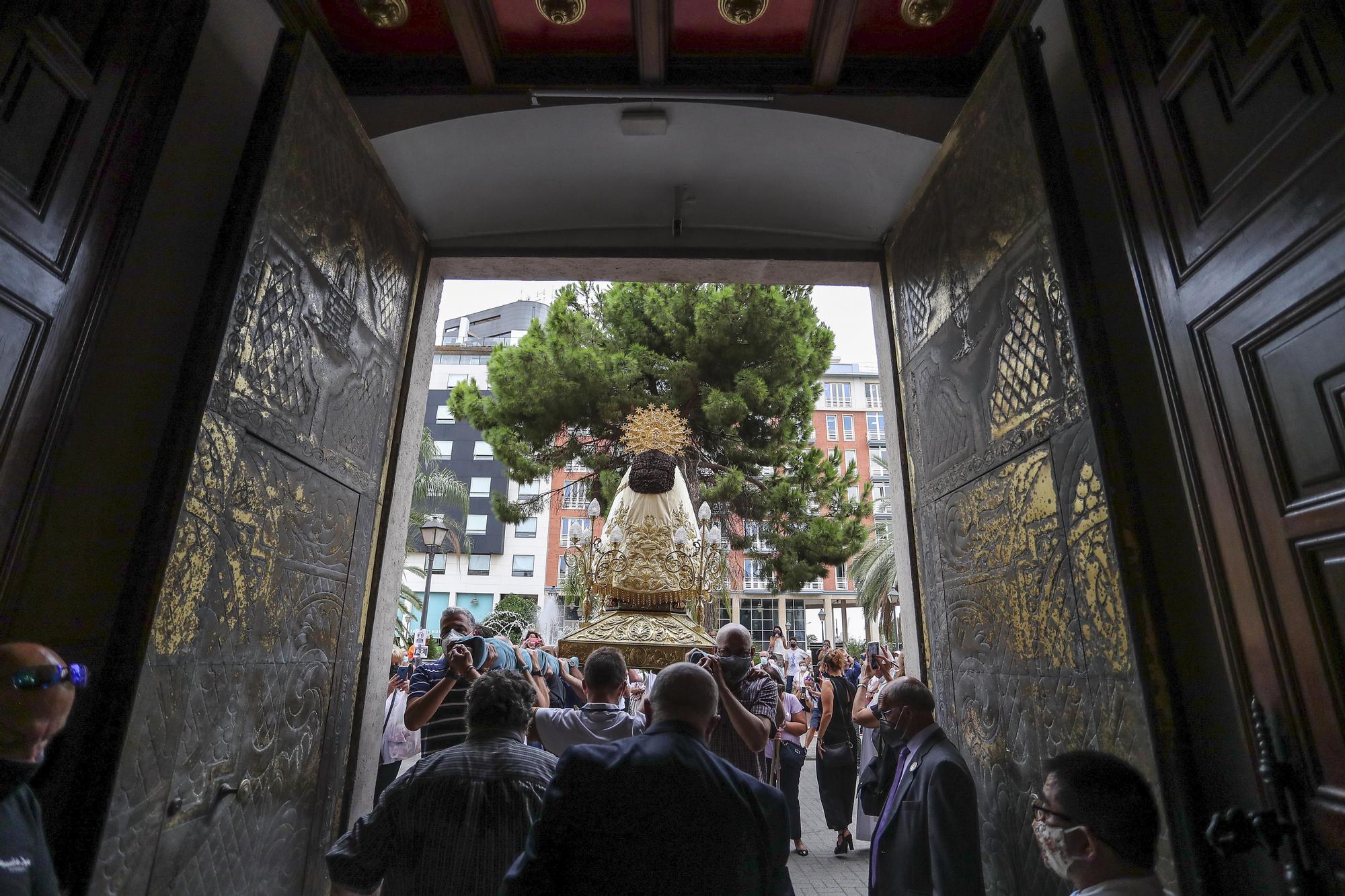 La Virgen vuelve a procesionar con público