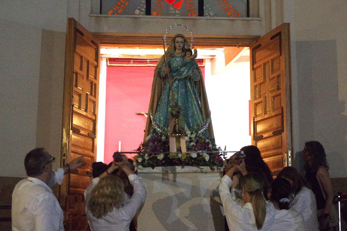 Las mejores imágenes del rosario con antorcha de la Santísima Virgen de las Cañas, en el Puerto de la Torre