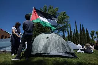 Los estudiantes por la ruptura con Israel marcharán hacia el Rectorado de Granada tras la primera noche de acampada