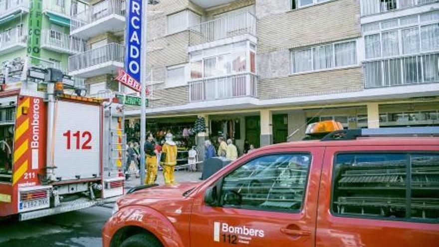 Bomberos y Policía lograron salvar la vida de la inquilina.