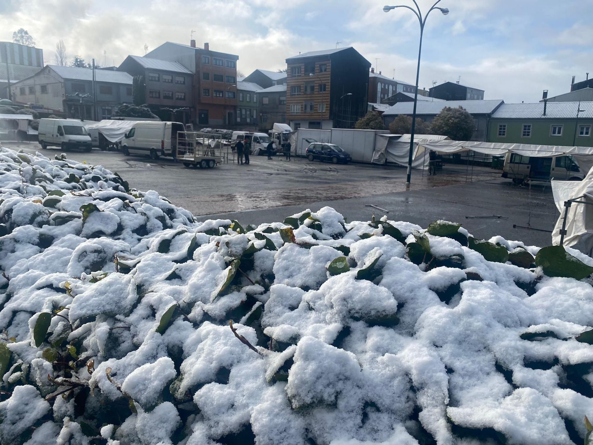 Nieve en Curtis: la segunda nevada de este invierno en la montaña coruñesa