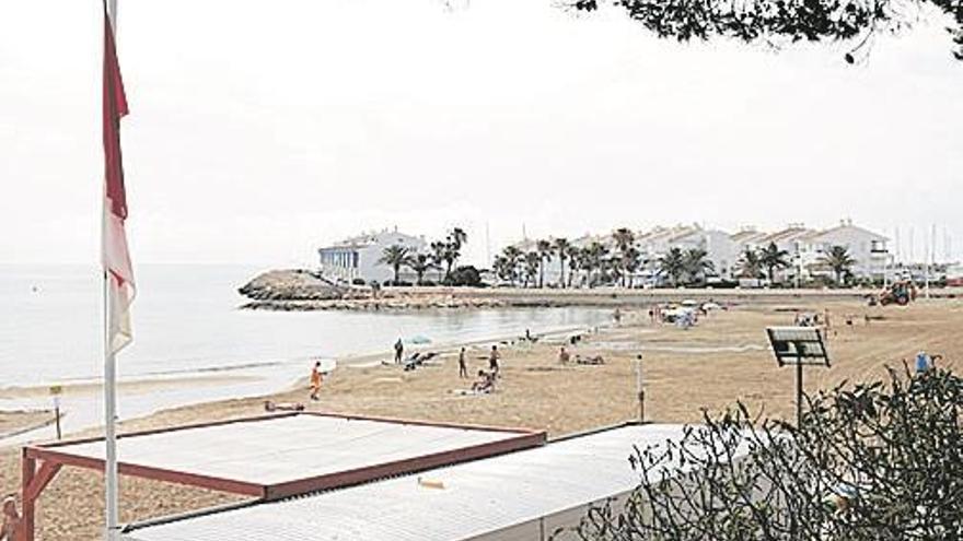 Acometen obras de urgencia en la playa de Las Fuentes para reabrirla