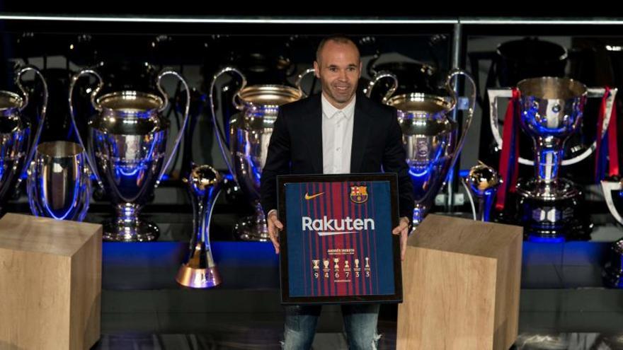 El Barcelona despide a Iniesta con un acto de 