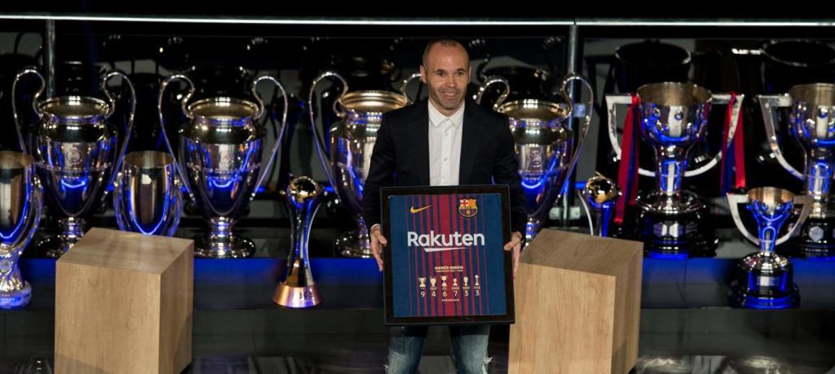 El Barcelona despide a Iniesta con un acto de 