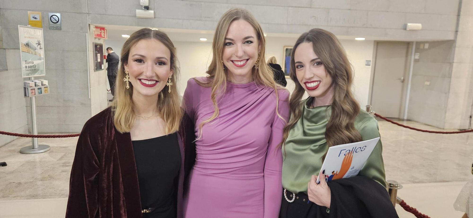 De la corte de 2019: Neus Lozoya, Paula Santarrufina y Raquel Avivar. Paula tiene ahora a su hermana Lucía en la corte 2024