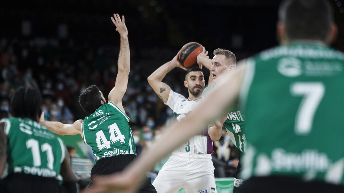 Jaime Fernández, durante el derbi en San Pablo.