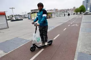 En imágenes: la opinión de los gijoneses sobre la regulación de los patinetes