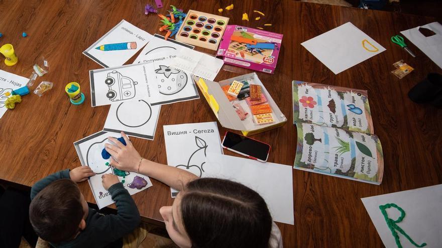 Casi 150 familias se ofrecen a acoger niños en la provincia de A Coruña, pero 35 menores siguen a la espera de un hogar