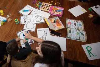 Casi 150 familias se ofrecen a acoger niños en la provincia de A Coruña, pero 35 menores siguen a la espera de un hogar