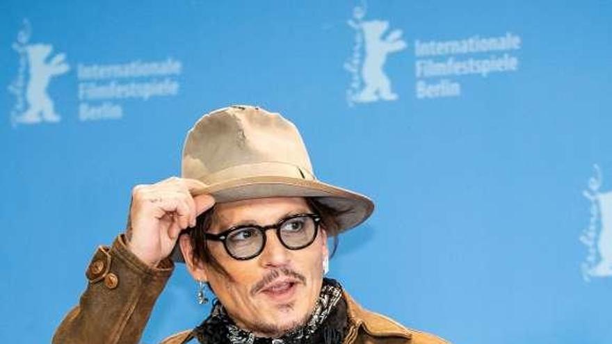 El actor Johnny Depp, ayer, en el Festival de Berlín. // Michael Kappeler