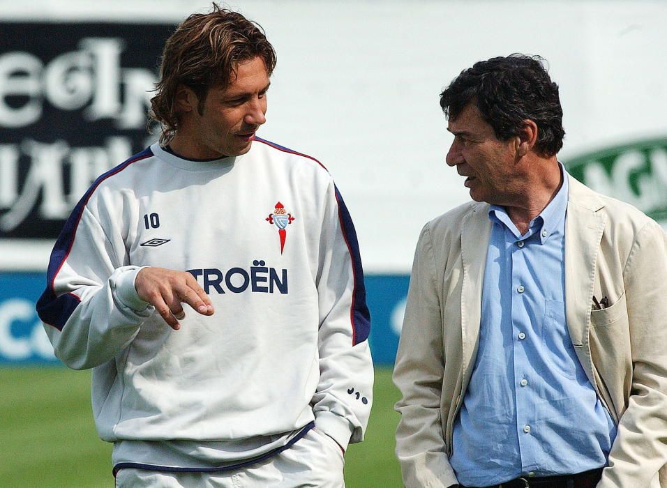 Genaro Borrás charla con Mostovoi en un entrenamiento del Celta, en 2004 // Cameselle
