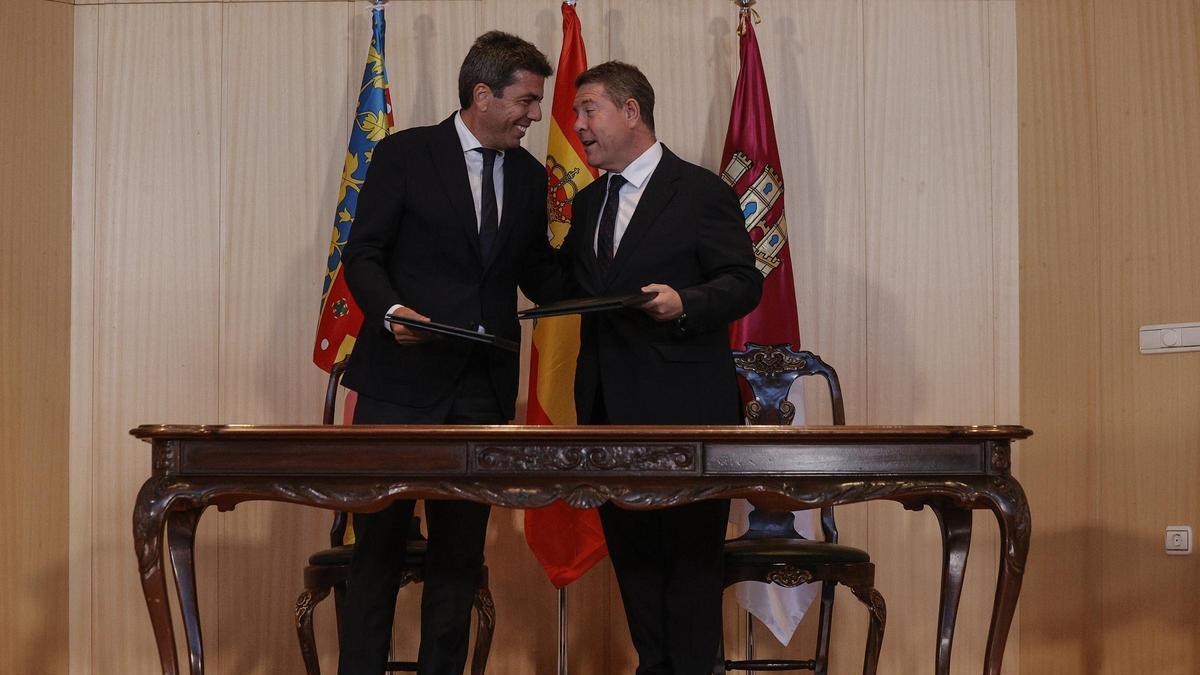 Los presidentes Mazón y Page firman un convenio para garantizar la atención sanitaria entre ambas comunidades