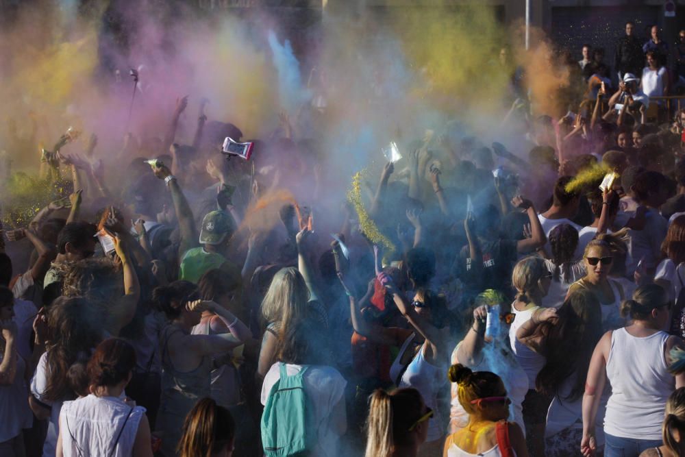 Festa «holi»a la Bisbal d'Empordà