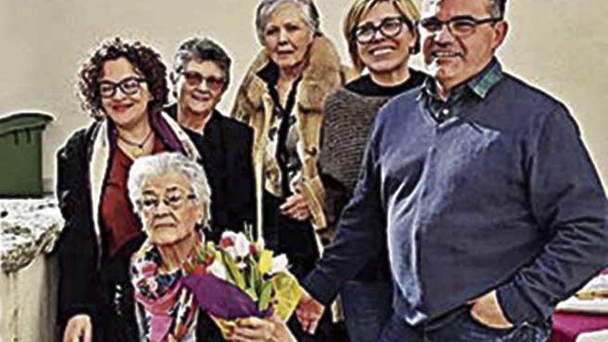 Sentido homenaje a la centenaria Aina Bauzá Vaquer en Sant Joan