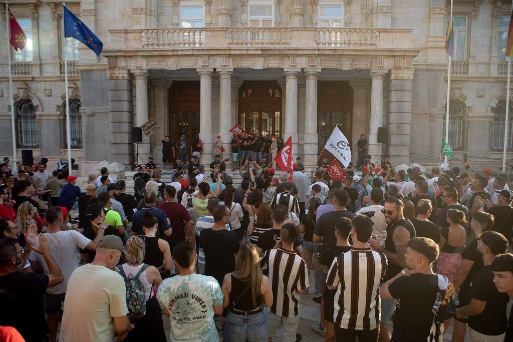 La protesta de las empresas auxiliares de Cartagena, en imágenes