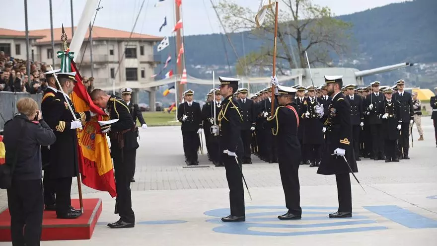 Jura de bandera en la Escuela Naval Militar de Marín