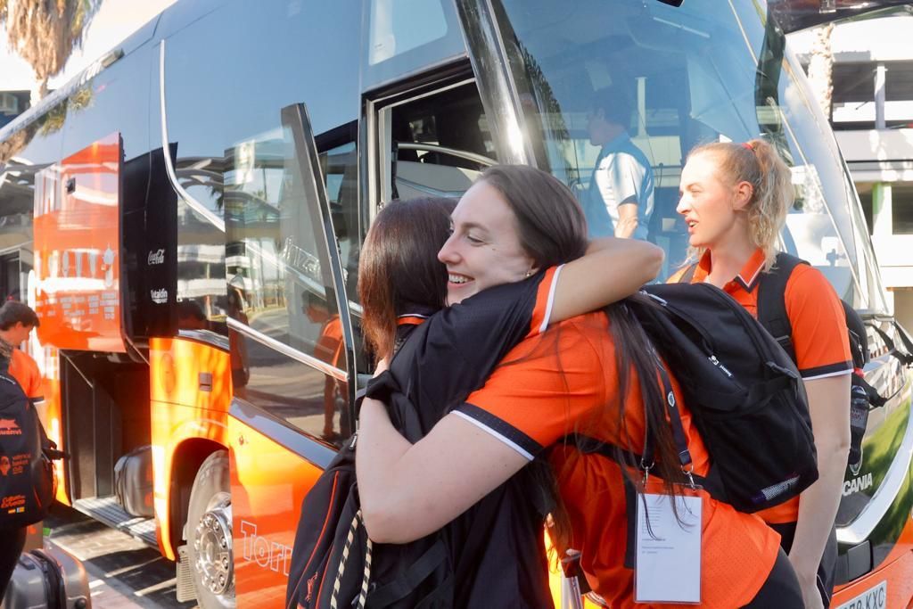 Las jugadoras del Valencia Basket regresan después de proclamarse campeonas de la Supercopa de España