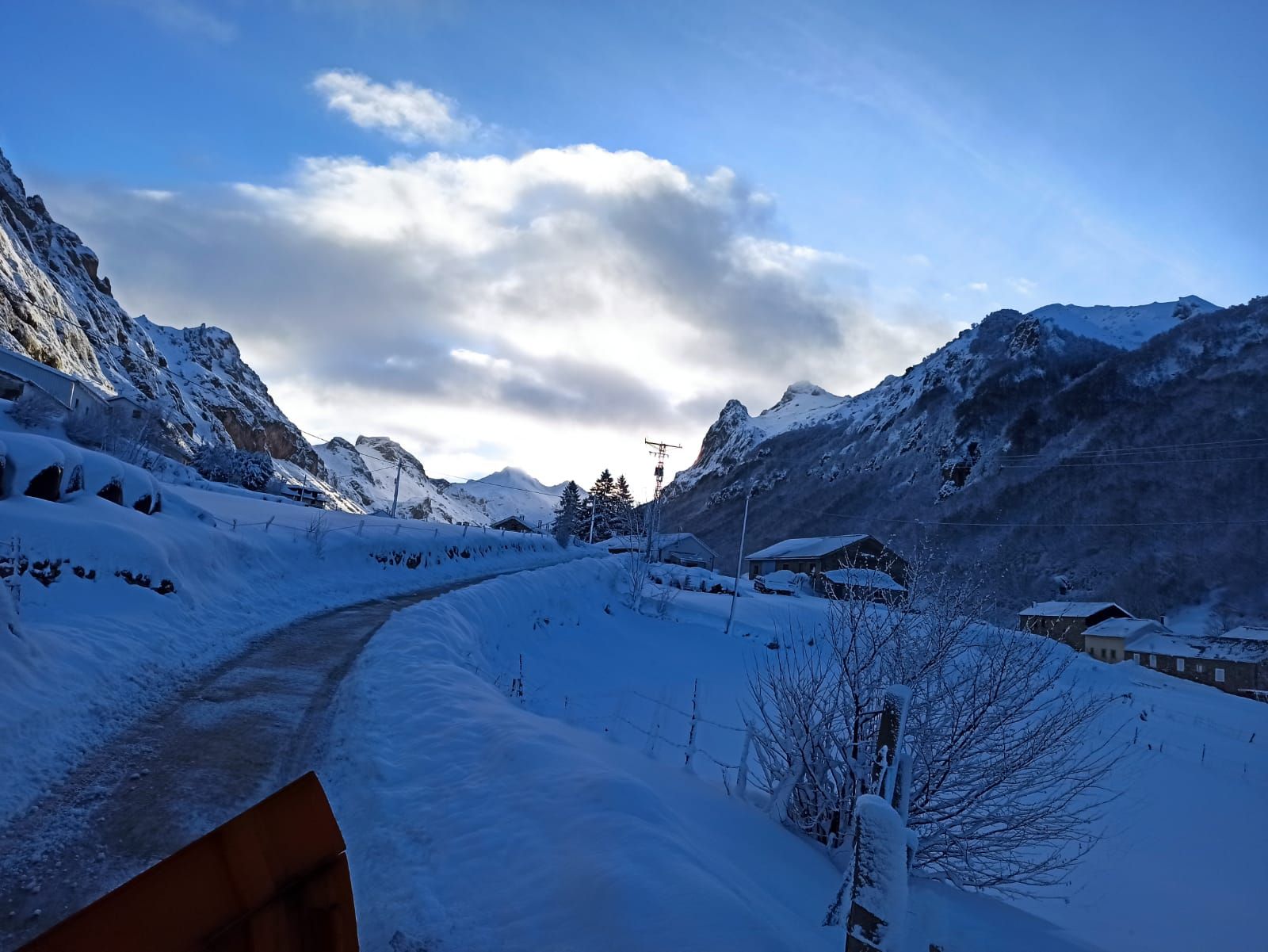 Somiedo, tras el puente de temporal: nieve, nieve y más nieve