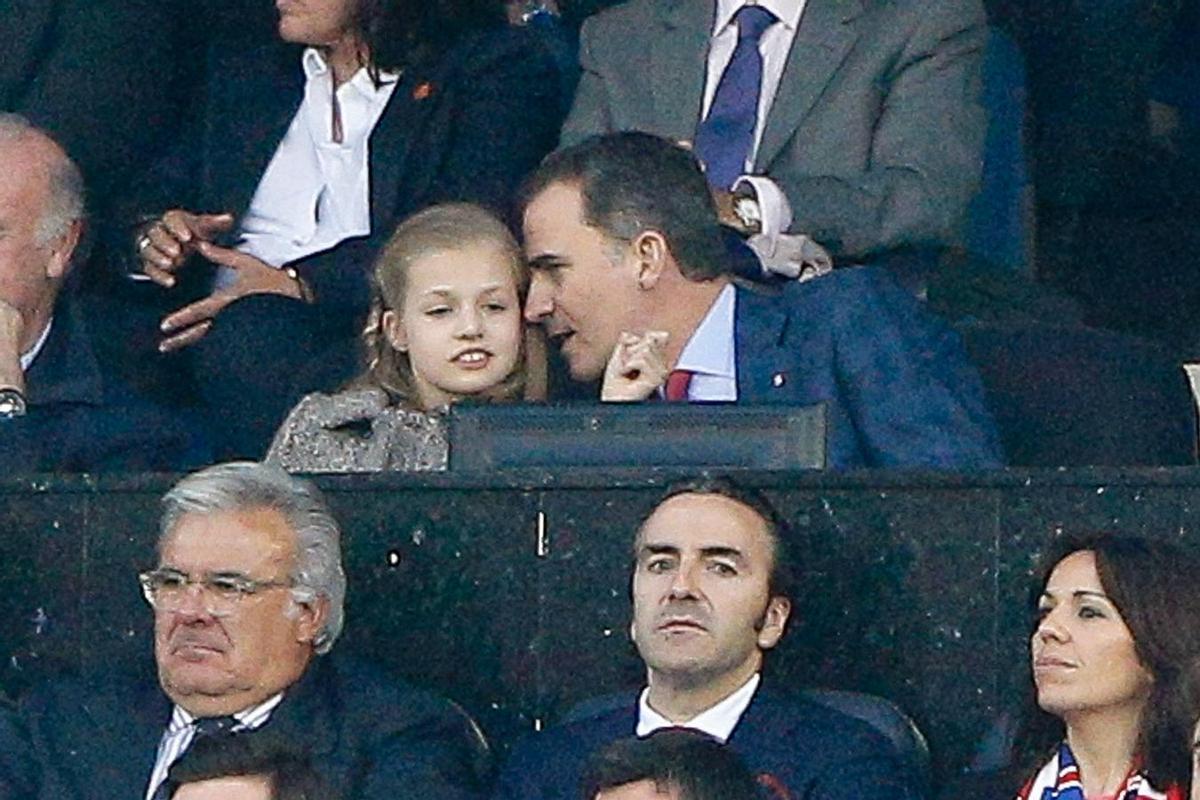 Leonor y Felipe VI disfrutando del partido