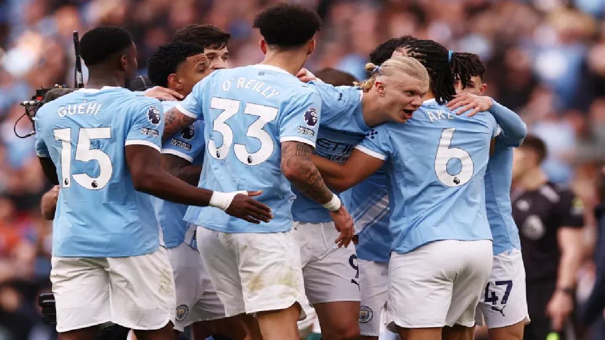 El Manchester City venció al Arsenal y se posicionó a solo tres puntos de diferencia