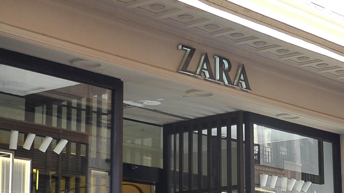 Último día de compras en la tienda de Zara en el centro.