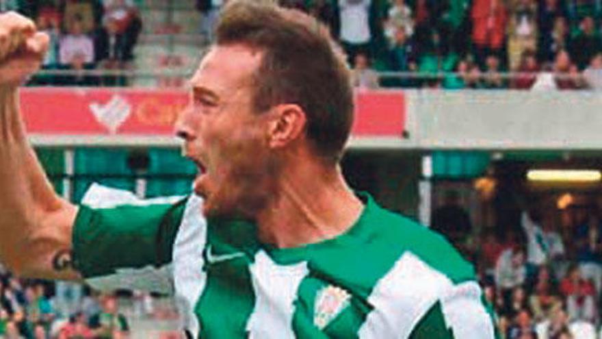 Xisco celebra un gol esta temporada con el Córdoba.