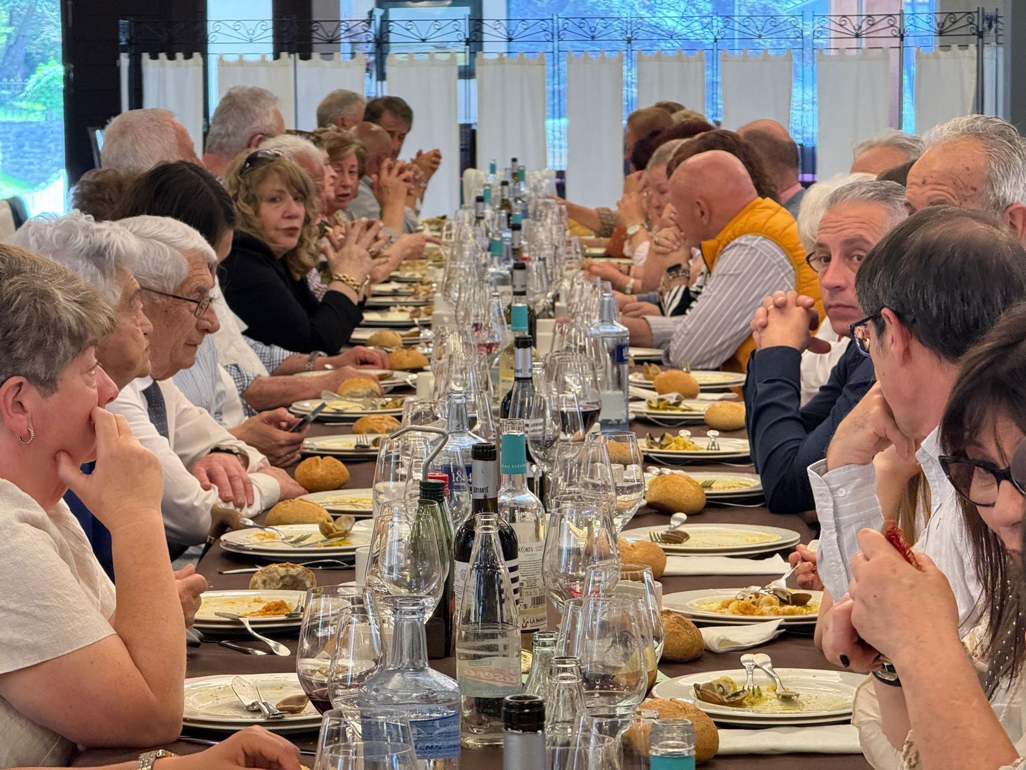 El Hogar del Pensionista de El Berrón celebra su comida anual
