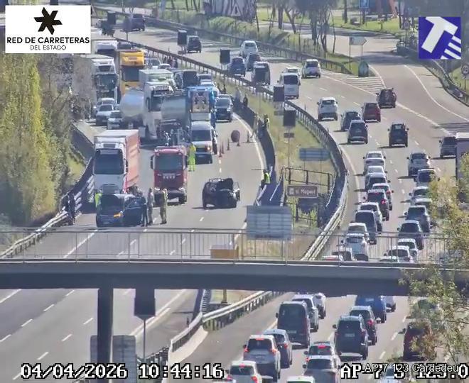 El accidente en la AP-7 en Llinars del Vallès con un camión y dos turismos implicados.