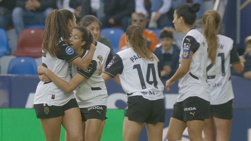 Enith Salón resucita al Valencia en su primera victoria del curso y amarga al Levante (0-1)