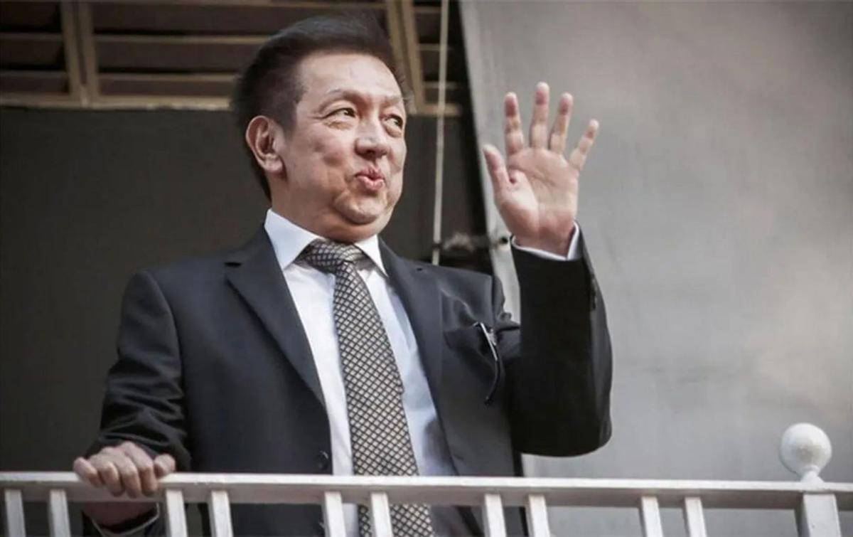 Peter Lim, en el balcón de Mestalla durante una visita a Valencia. | L-EMV