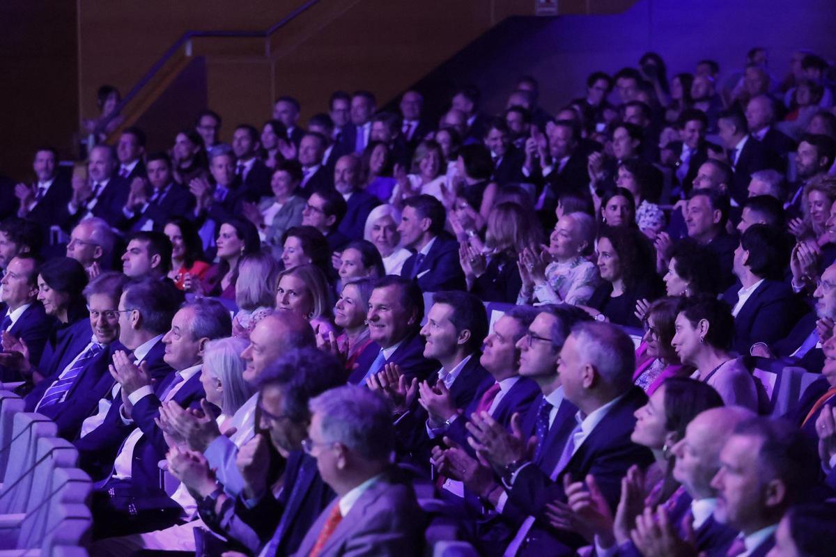 Público asistente al acto de graduados de EDEM.